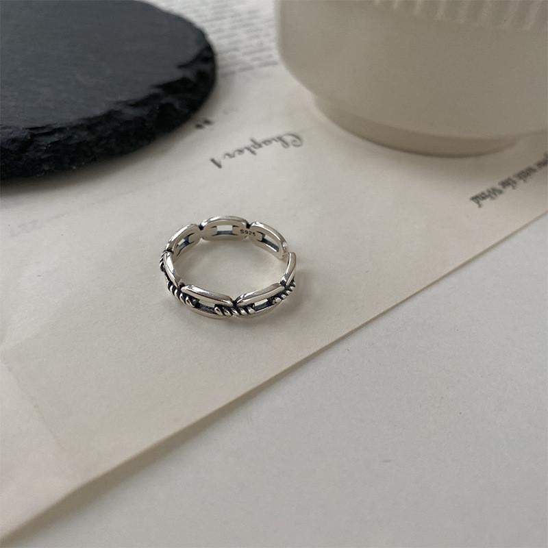 

Sterling Versatile 925 Silver Ring For Women Featuring Unique Retro Geometric Patterns For Everyday Use J1710