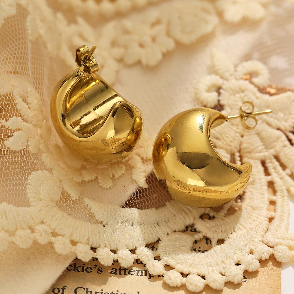 Chic Retro Gold C-Shaped Titanium Stud Earrings - European & American Style