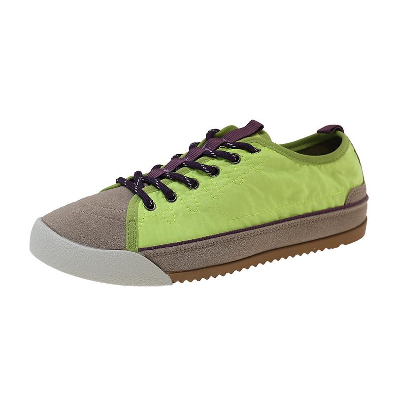 Frühjahr/Sommer 2026: Neue, dünne und modische Damen-Sneaker mit Schnürung – vielseitig kombinierbar, mit weicher Sohle und farblich abgestimmten Details.