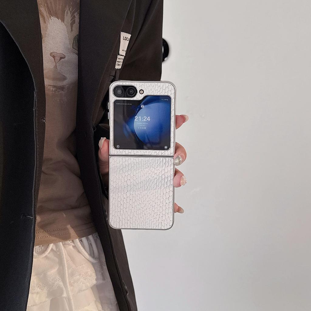 Suitable for Samsung Z Flip7 Electroplated Snake Skin Pattern Mobile Phone Case Z Flip3 4 5 Folding Simple Protective Case