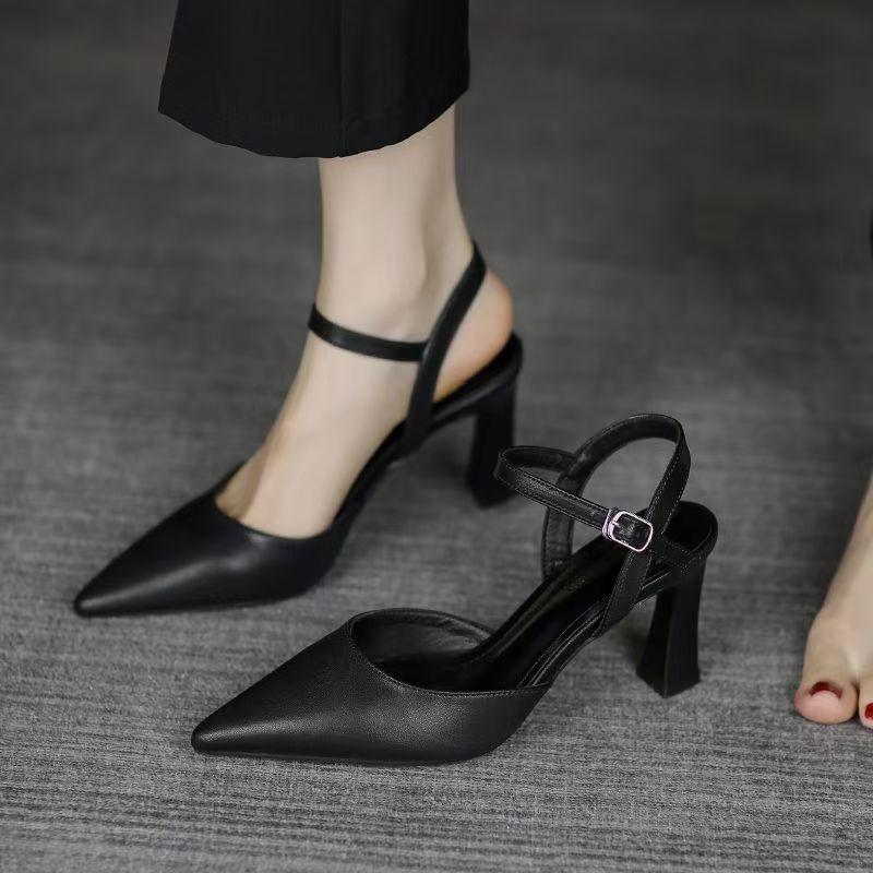 

Женская летняя мода 2025: Черные туфли-босоножки с острым носком, одной перемычкой и массивным каблуком 37 чёрный