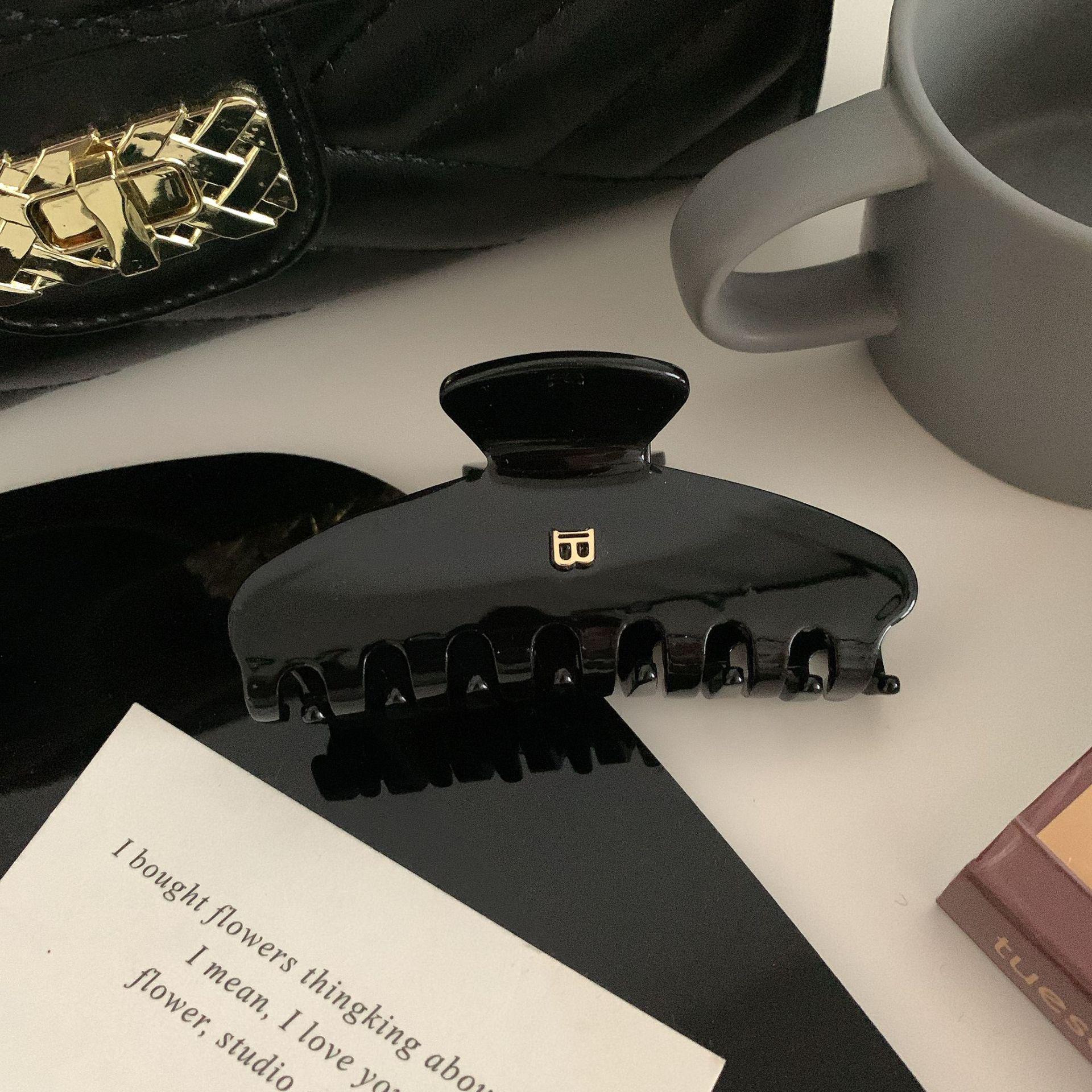 

Заколка для волос «Акула» из высококачественной уксусной кислоты с буквой B для стильных хвостиков