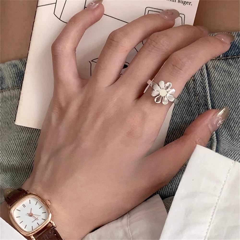 Korean flower daisy ring female simple index finger ring design personalized ring tide