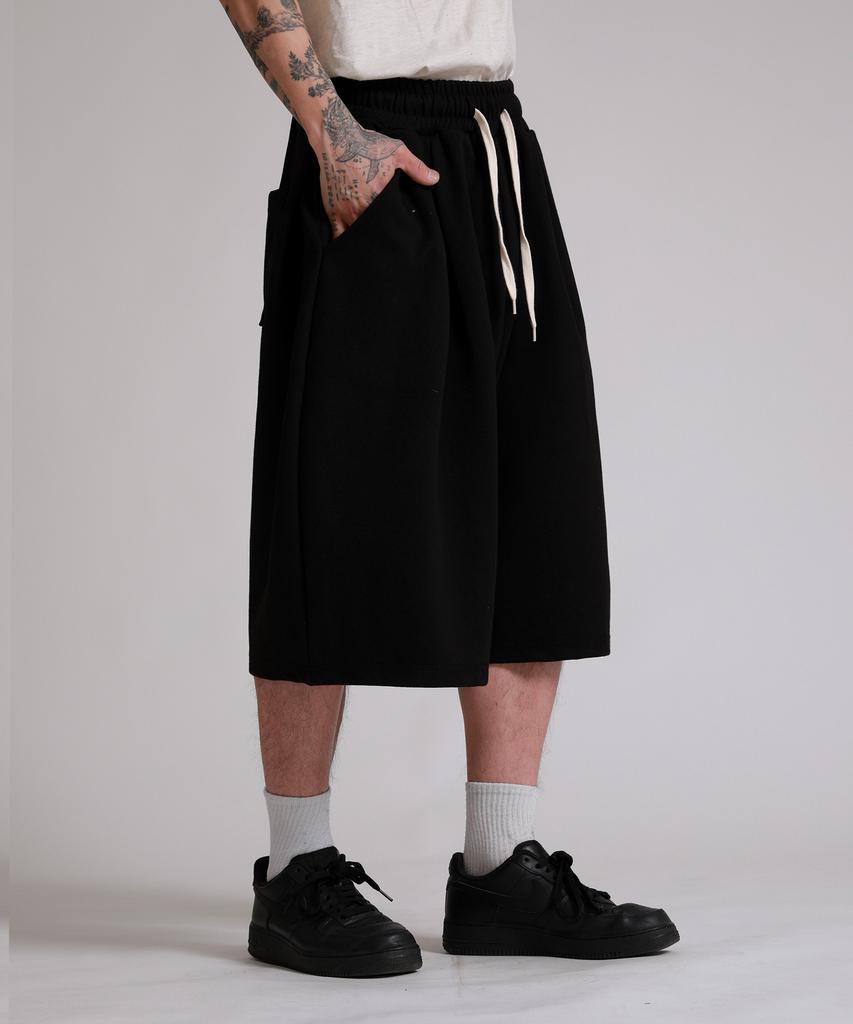 LIKE THE MOST Single-Pleat Double-Side Bermuda Pants_Black