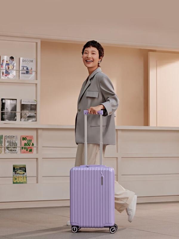 American Tourister 20-inch Expandable Hardside Suitcase