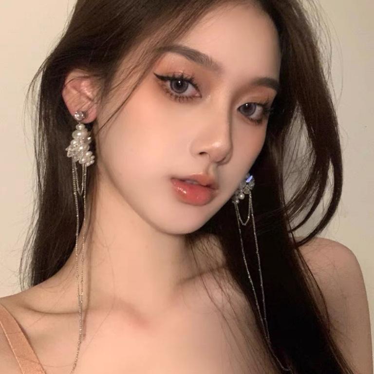 

Elegant Pearl Tassel Earrings: Luxurious Design for Women