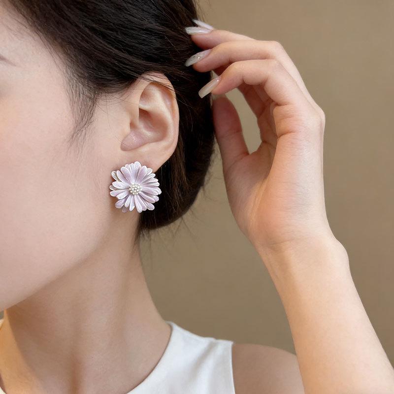 Spring and Summer Super Fairy Sweet Wind Dripping Oil Flower Stud Earrings Simple and Versatile Design Earrings Niche High-end Commuting Earrings