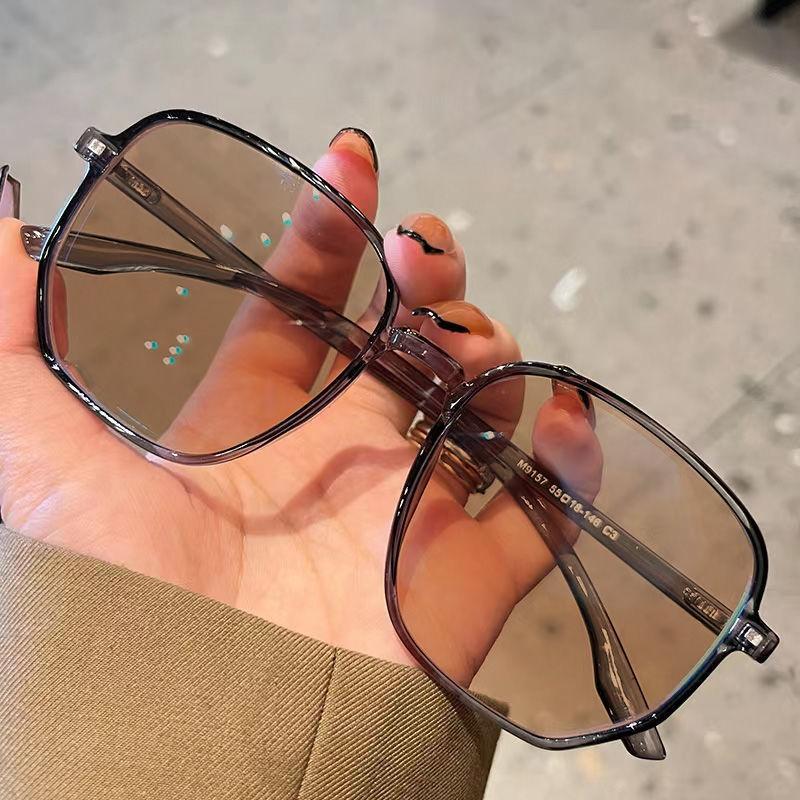 Women's Fashion Pochromic Glasses Ladies Square Frame Color Changing Myopia Glasses Unisex Near Sight Sunglasses