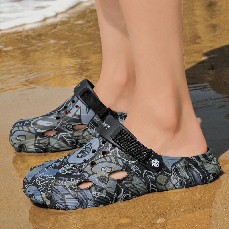 Fashion Summer Men Hole Shoes EVA Thick Bottom Slippers Casual Non-Slip Outdoor Slippers Beach Water Shoes Home Casual Slide Sandals
