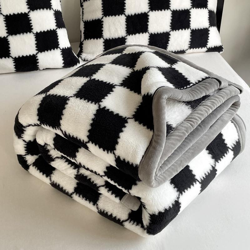 Luxurious Thick Half-Sided Plush Blanket for Autumn & Winter - Perfect for Sofa or Office Naps