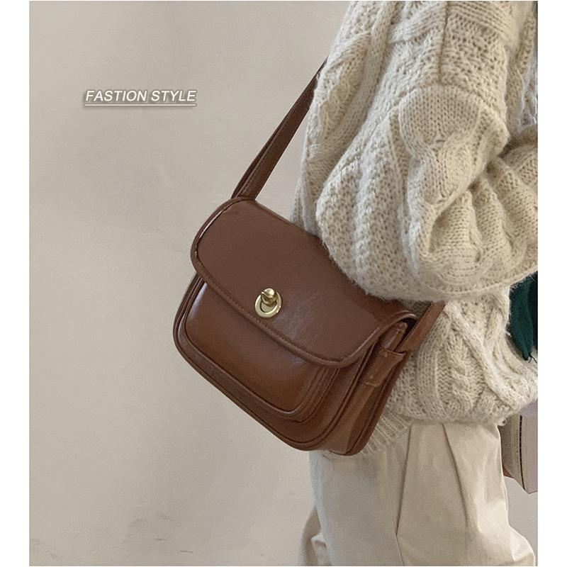 IELGY Women's Wedding Reception Red Bag, Retro Versatile Large-capacity Messenger Bag