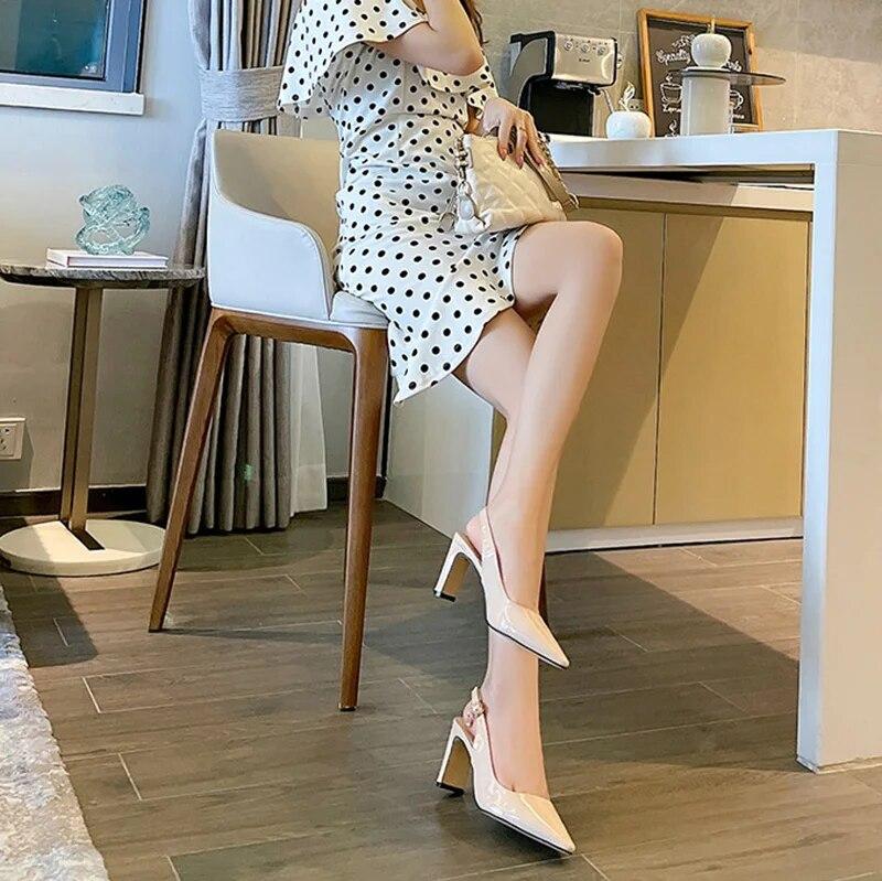 Dámská nahá barva na vysokém podpatku Kancelářské pracovní boty Nový temperament lakovaná kůže 7,5 cm podpatek WZ