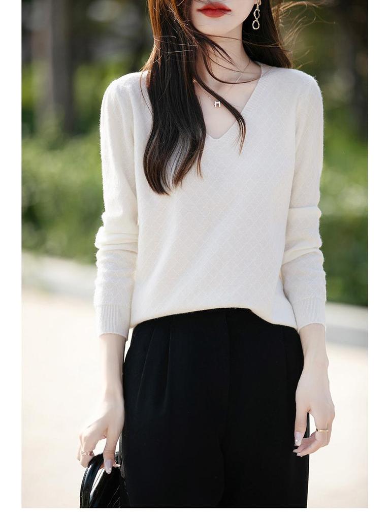 Autumn 2024 Women's Knitted V-Neck Sweater - Long-Sleeved Velvet Prismatic Korean Style