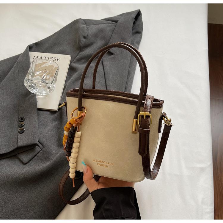 Premium Sense Niche Bag Women's 2025 New Winter Simple and Versatile Fashion Messenger Bag Casual Portable Shoulder Bag