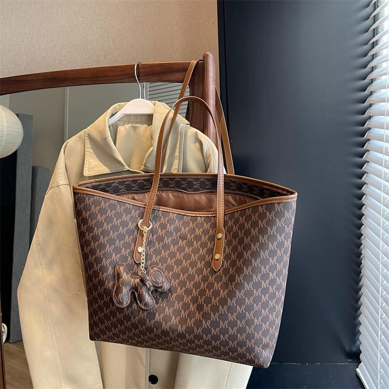 Large Capacity Women's Tote Bag Spring New Use Simple Atmosphere Fashionable Texture Shoulder Bag