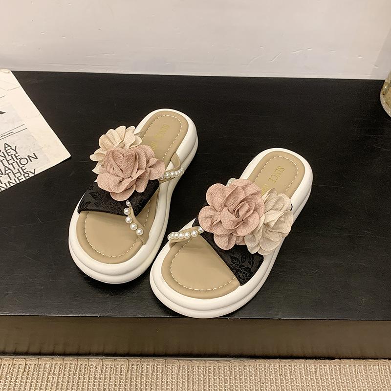 Foreign-style flower thick-soled fairy skirt slippers 2025 new summer fashion versatile one-word comfortable slippers beach