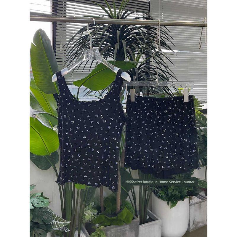 

Italian Accessible Luxury ~ ABJ White Floral Sleeveless Pajamas with Chest Pad Curling Shorts Two-piece Set Black Floral with Chest Pad XL(65.00kg)