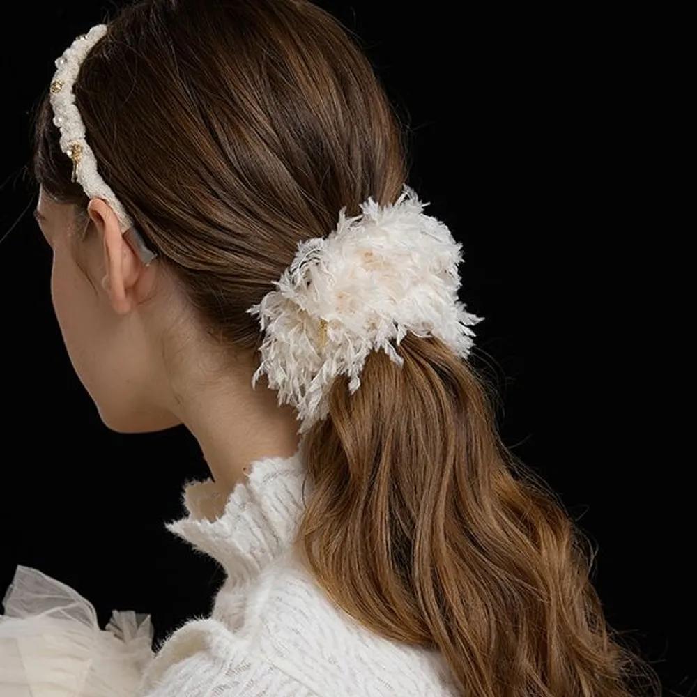 Feather Scrunchie JP-24-477S cream