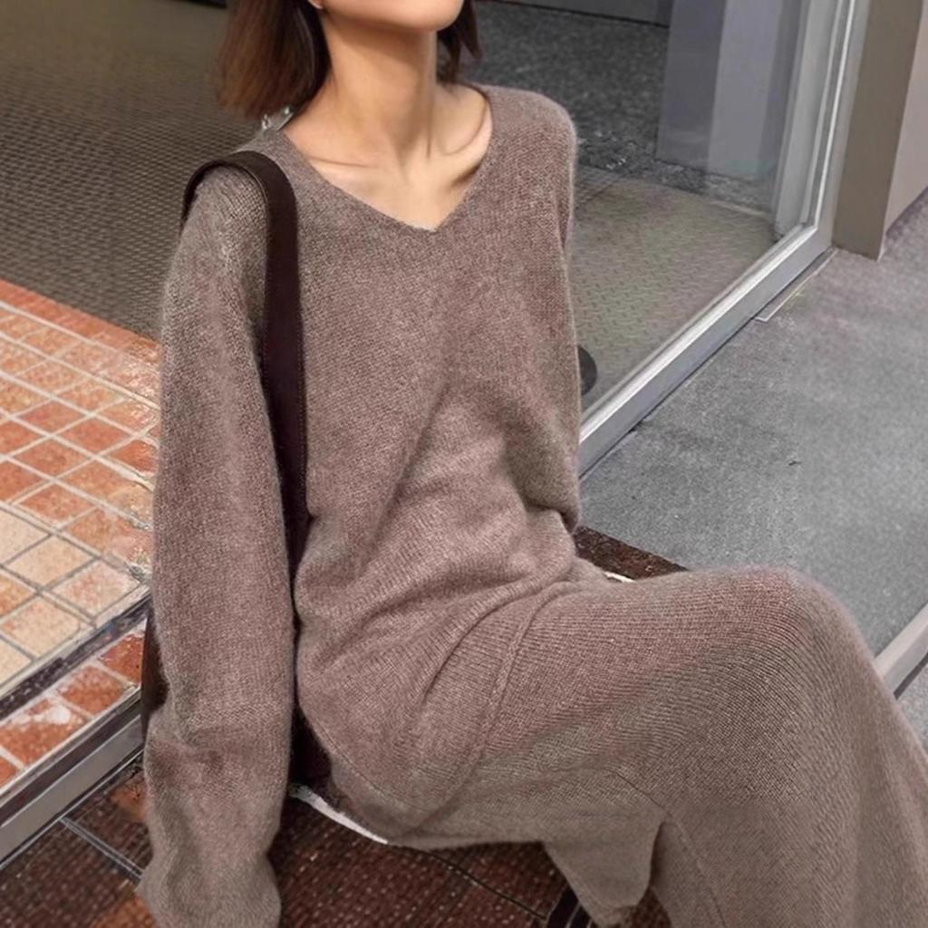 Foreign Style Age-reducing Knitted Suit Autumn and Winter New Loose V-neck Sweater Women's Elastic Waist Fishtail Skirt Two-piece Set