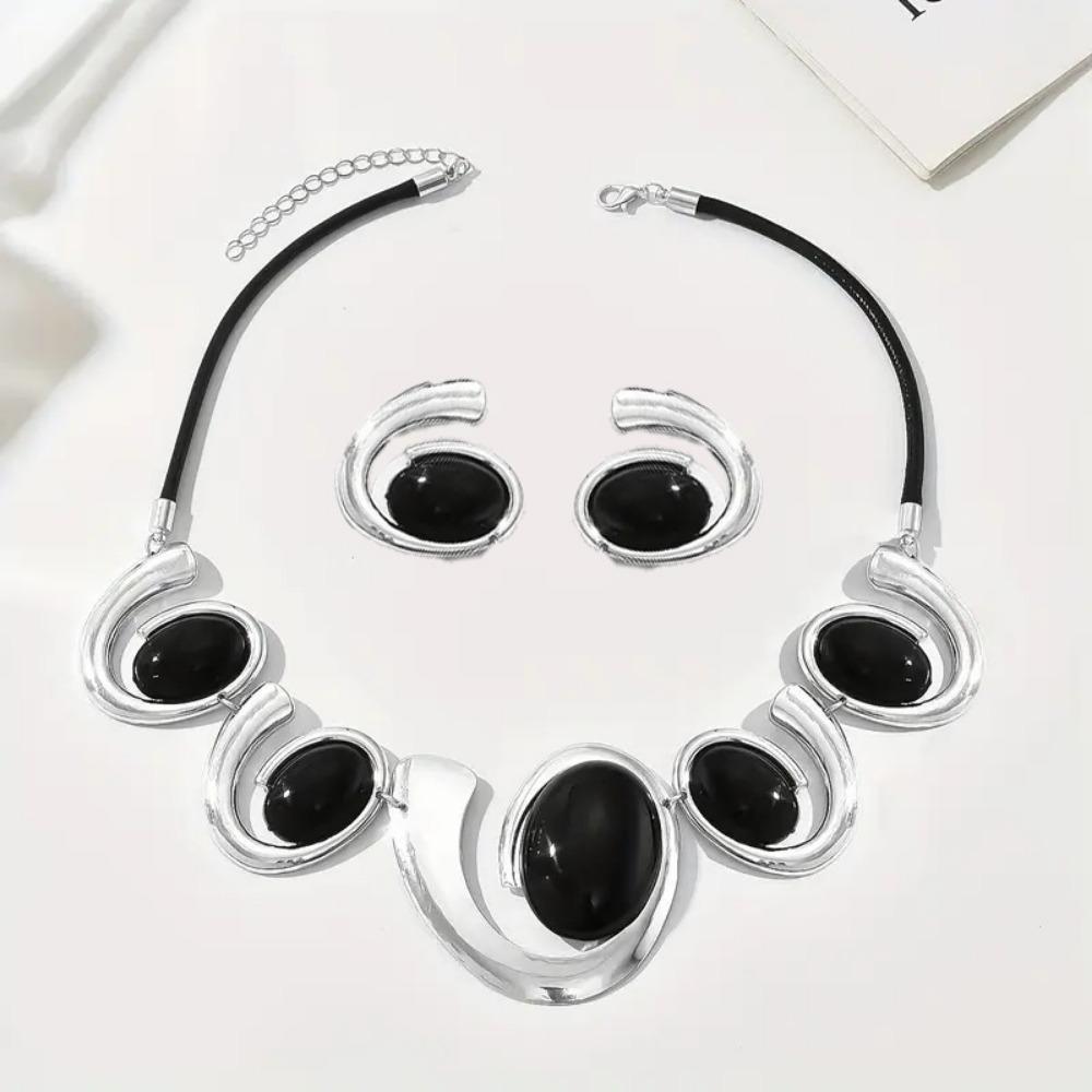 Retro Snail Necklace Exquisite Luxury Charm Women's Jewelry Exaggerated Personality Accessories