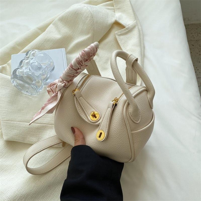 Chic Elegant Women's Crossbody Bag Stylish Summer Design With Premium Pu Leather Material