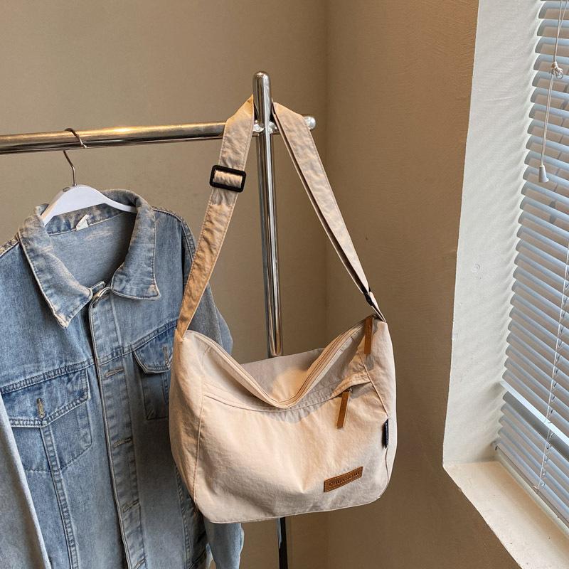 Light And Versatile Large-Capacity Tote Bag Women'S Summer Commute Leisure Travel Messenger Canvas Bag