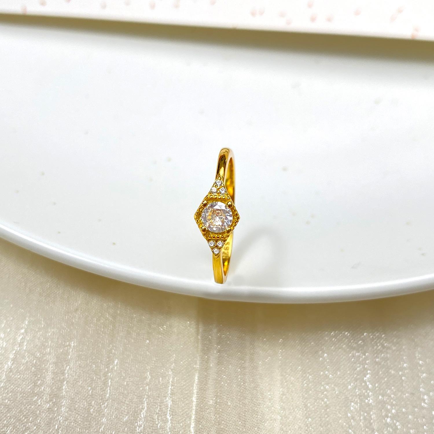 18K Gold Plated Sterling Silver Ring with Round Cubic Zirconia: Retro Palace Style Light Luxury Index Finger Accessory US Size 7 золотой
