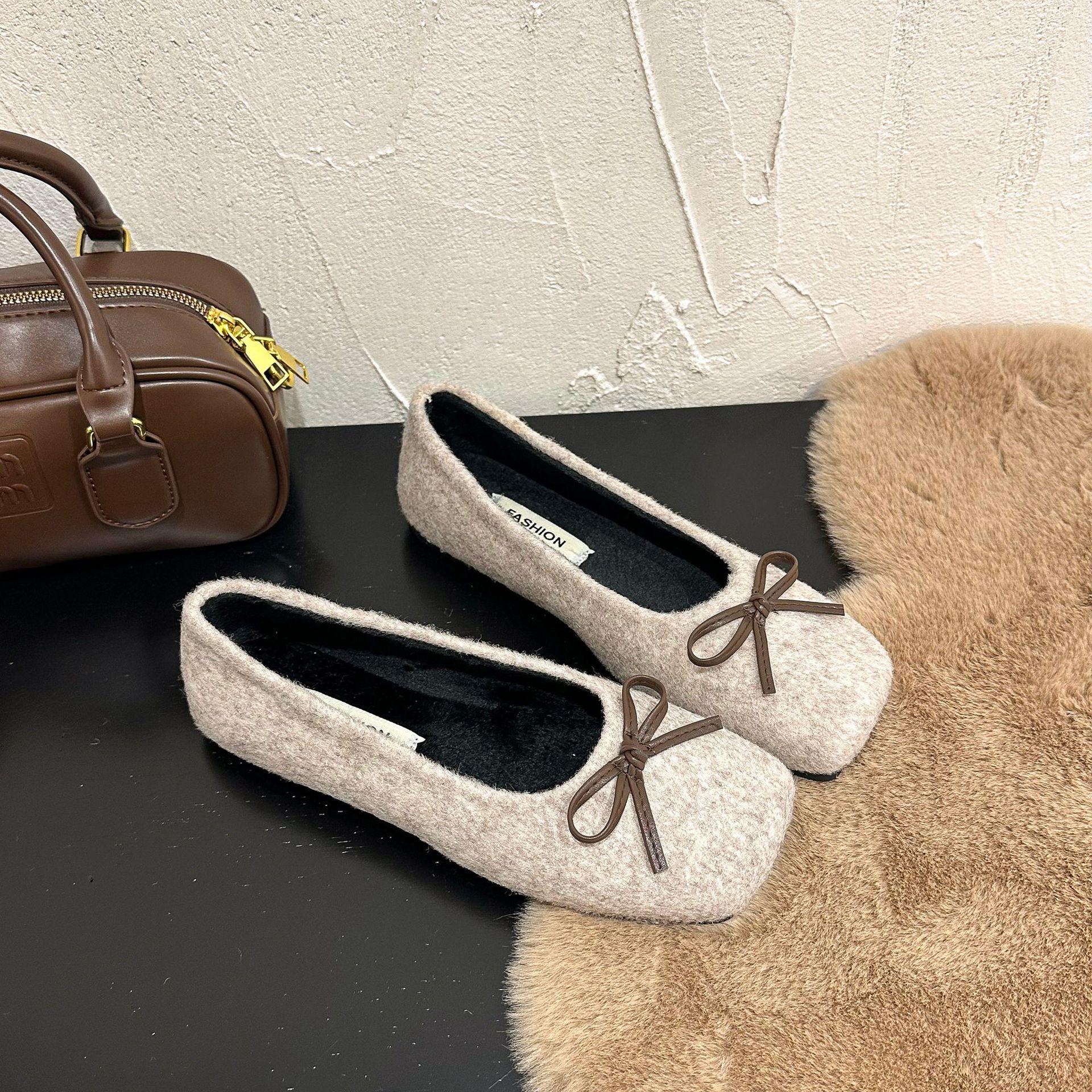 

Xiaoxiangfeng square head velvet soft-soled cotton single shoes women s 2025 autumn and winter new shallow bow flat Mary Jane shoes 40