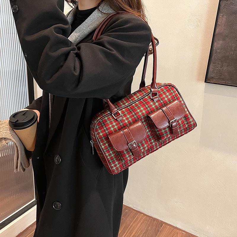 

Зимняя сумка через плечо из высококачественной шерсти 2024 года — модная и простая женская сумка 29*9*17 красный