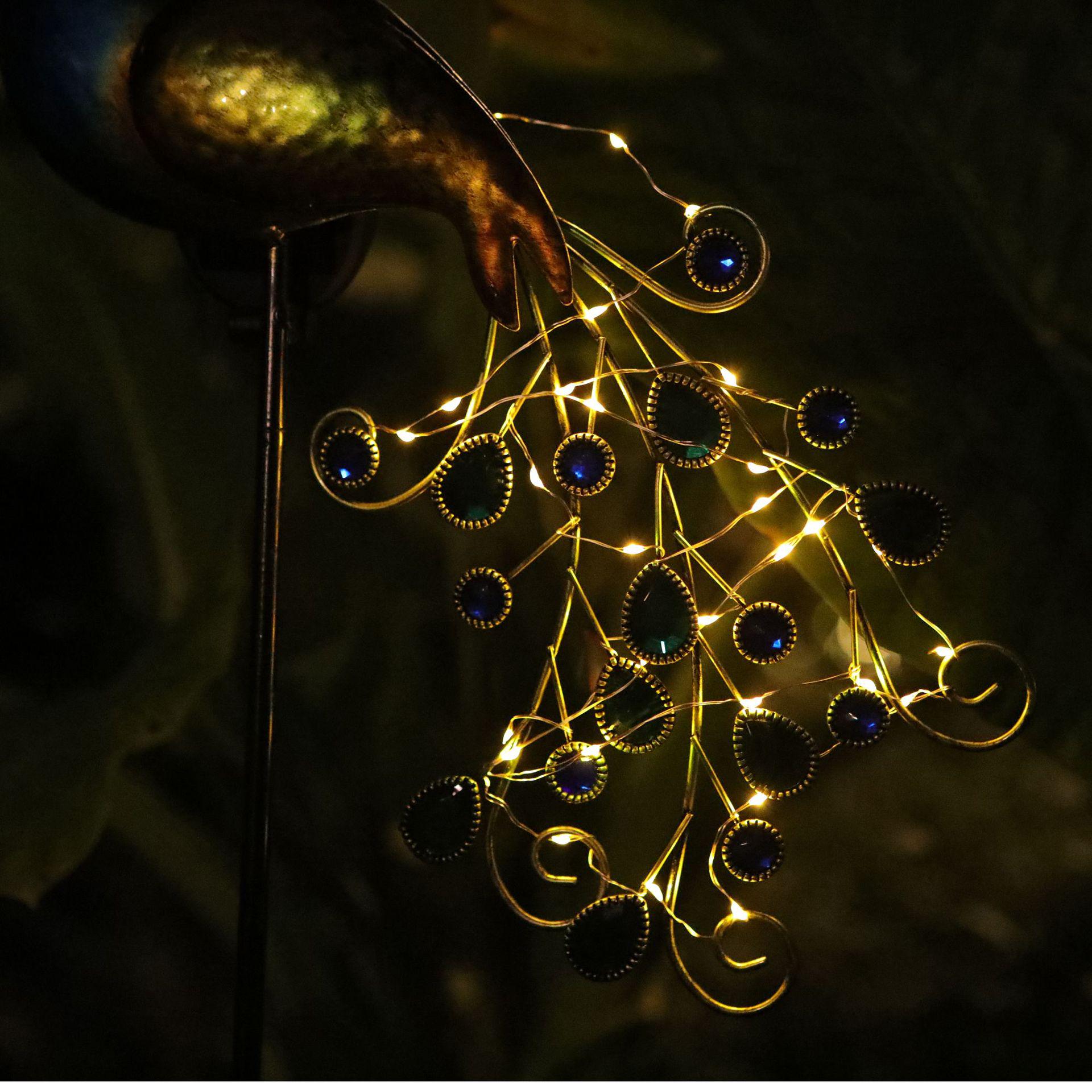 

Водонепроницаемый светодиодный солнечный газонный светильник «Павлин»: Металлическое искусство для украшения сада