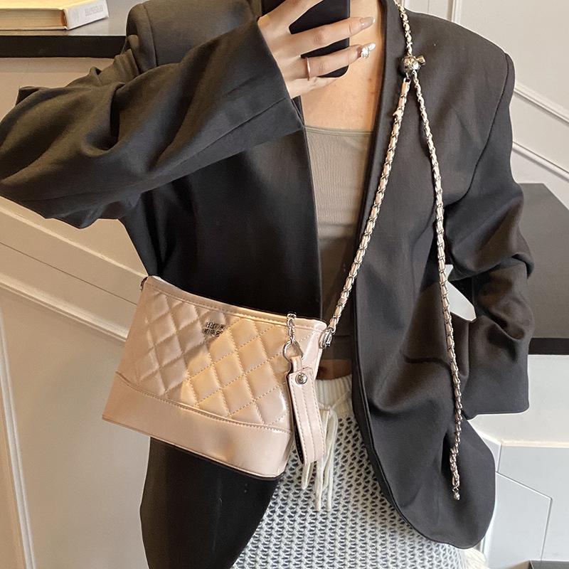 New fashionable and high-end small square bag 2025 trendy one-shoulder oblique span women's bag Korean version of Xiaoxiangfeng diamond underarm bag