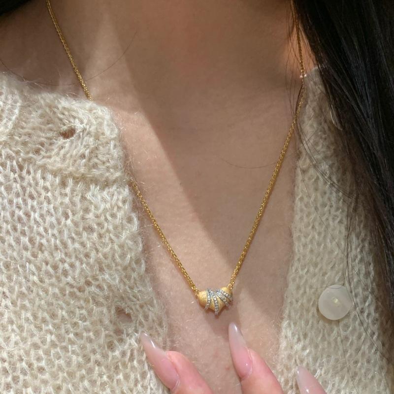 Vintage Brushed Inlay Diamond Stereoscopic Heart-Shaped Necklace Luxurious Charms Pendant Exquisite Collar Chain Wedding Jewelry