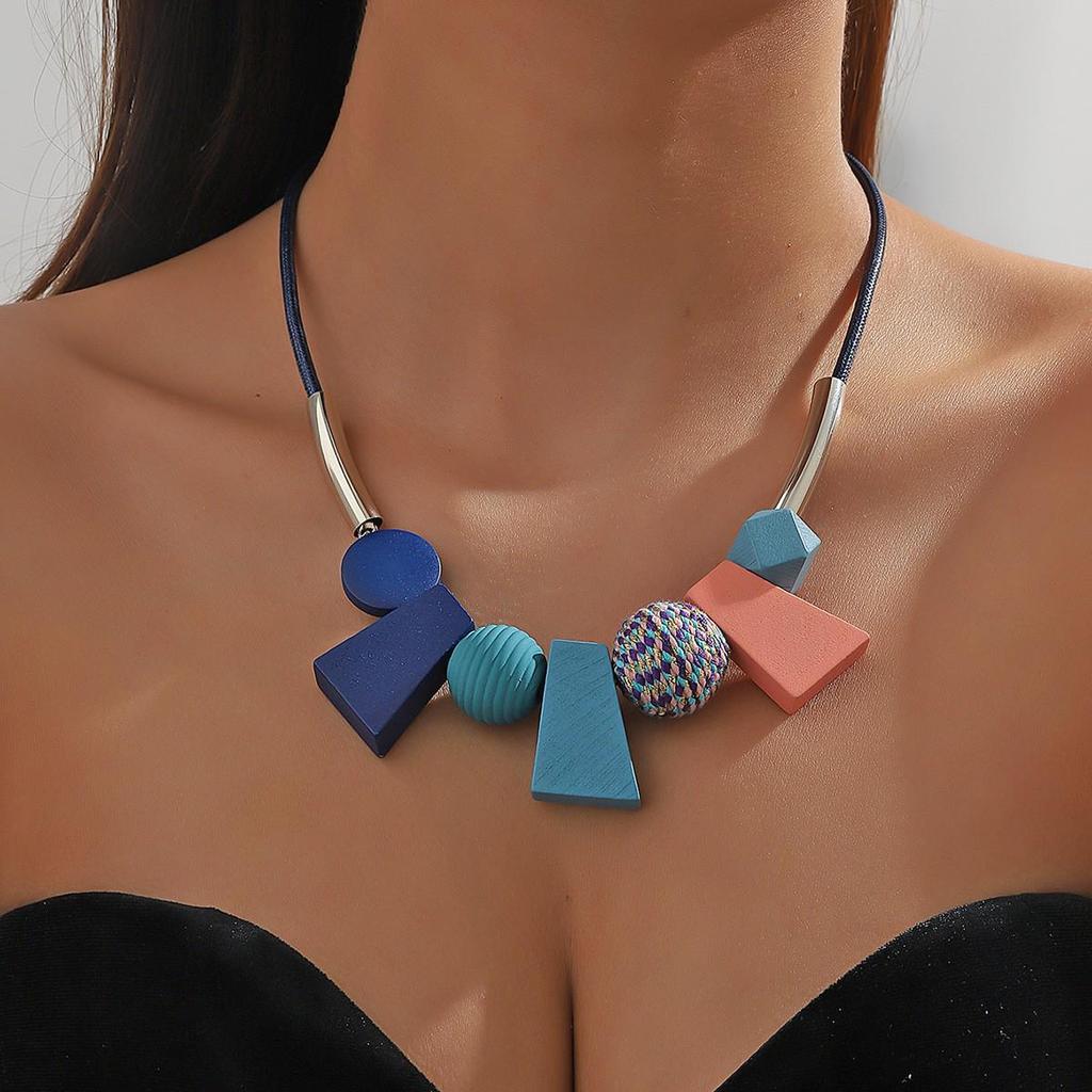 European-American Starfish Necklace & Earring Set: High-End Clavicle Chain, Light Luxury Vacation Style for Women.