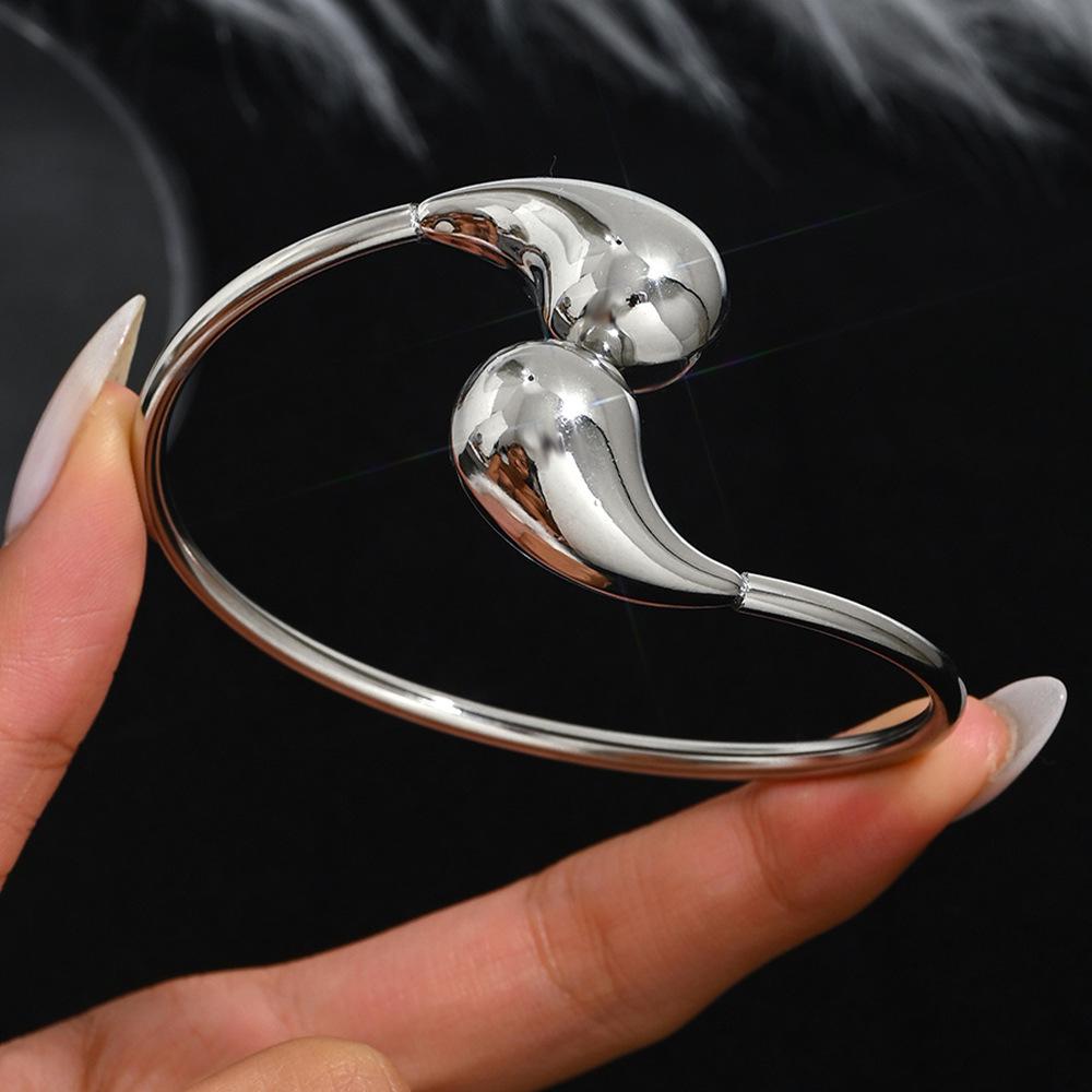 Modne Bransoletki ze Stali Nierdzewnej i Złota 18K - Wytrzymałe, Odporne na Ścieranie Bangles w Stylu Europejskim i Amerykańskim