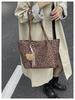Leopard Print European Retro Tote Bag: Fashionable, Versatile, Large-Capacity Shoulder Handbag for Women