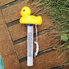 Dispenser Galleggiante Anatra Cartone Animato Termometro Misuratore Pulizia per Piscina Spa Giardino Laghetto Accessori