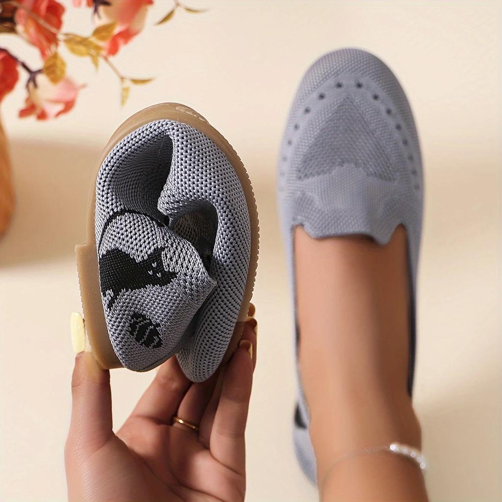 Large-sized Round-toe Flat-bottomed Flying Woven Shoes for Women, Casual Sports Shoes with Cat Patterns