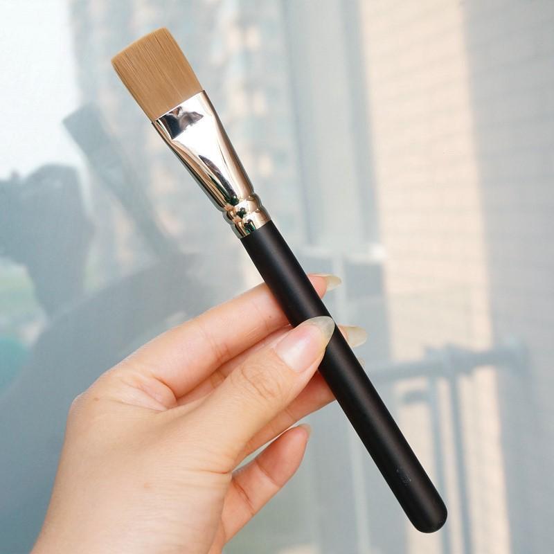 191 Flat Head Foundation and Mask Brush - Soft Bristle Makeup Tool