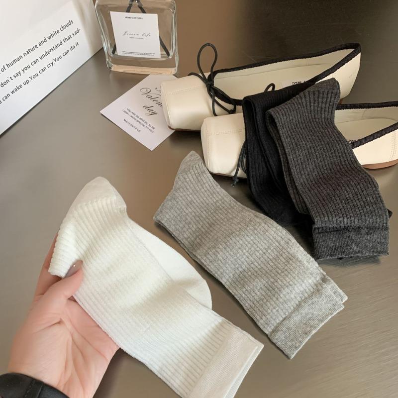 Boneless Vertical Striped Black and White Mid-calf Socks, Anti-pilling and Breathable Couple's Trendy Socks