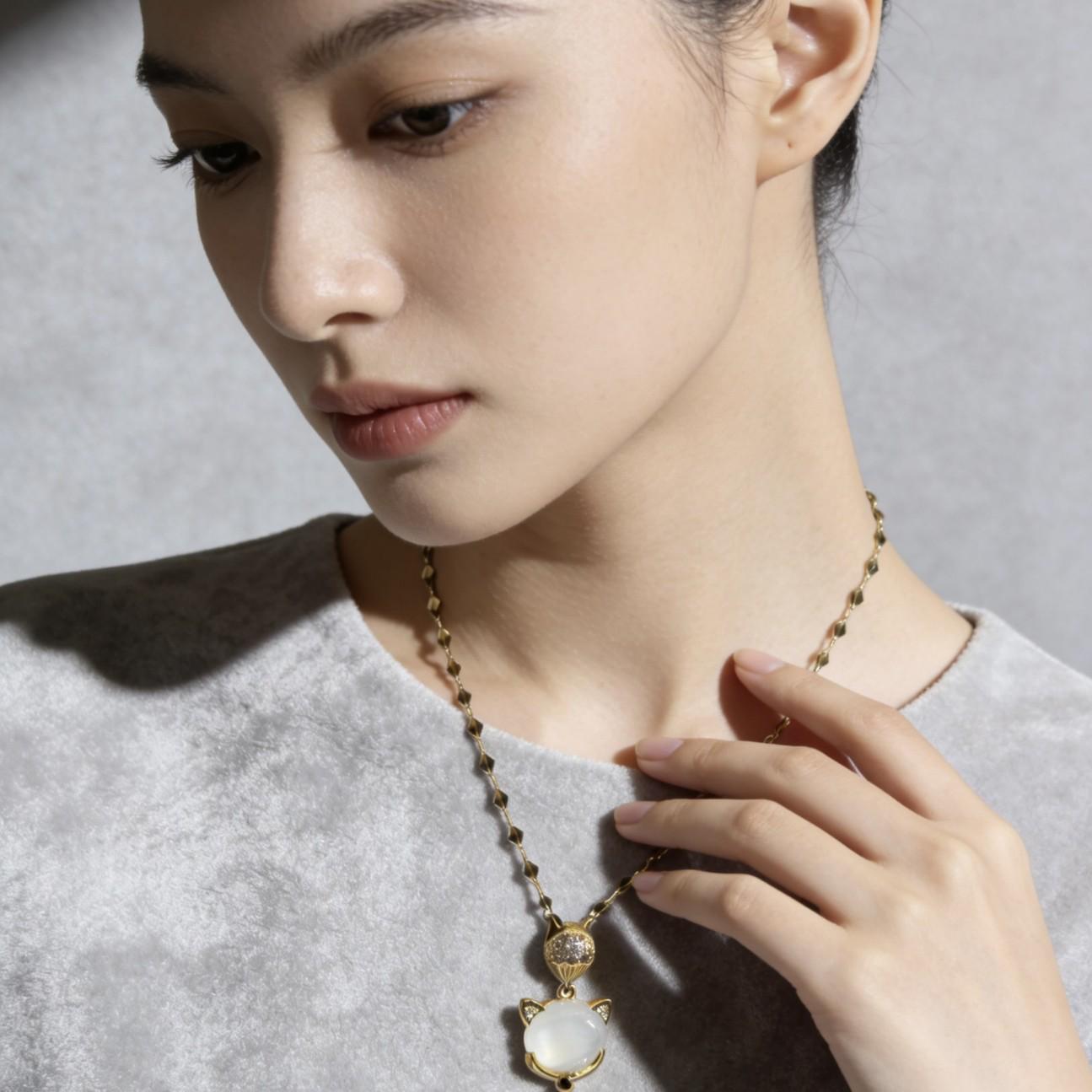 

2025 Temperature-Sensitive Women s Fox Pendant Necklace