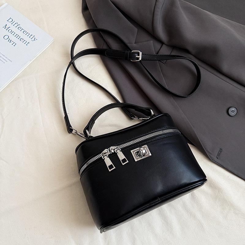 Высококачественная простая повседневная сумка зимняя новая нишевая сумка-коробка чёрный