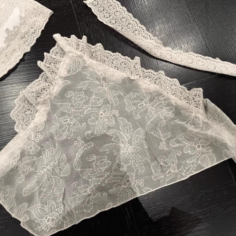 Spring Boudoir Style Korean Lace Trim Triangle Scarf Midi Skirt with Butt Flap