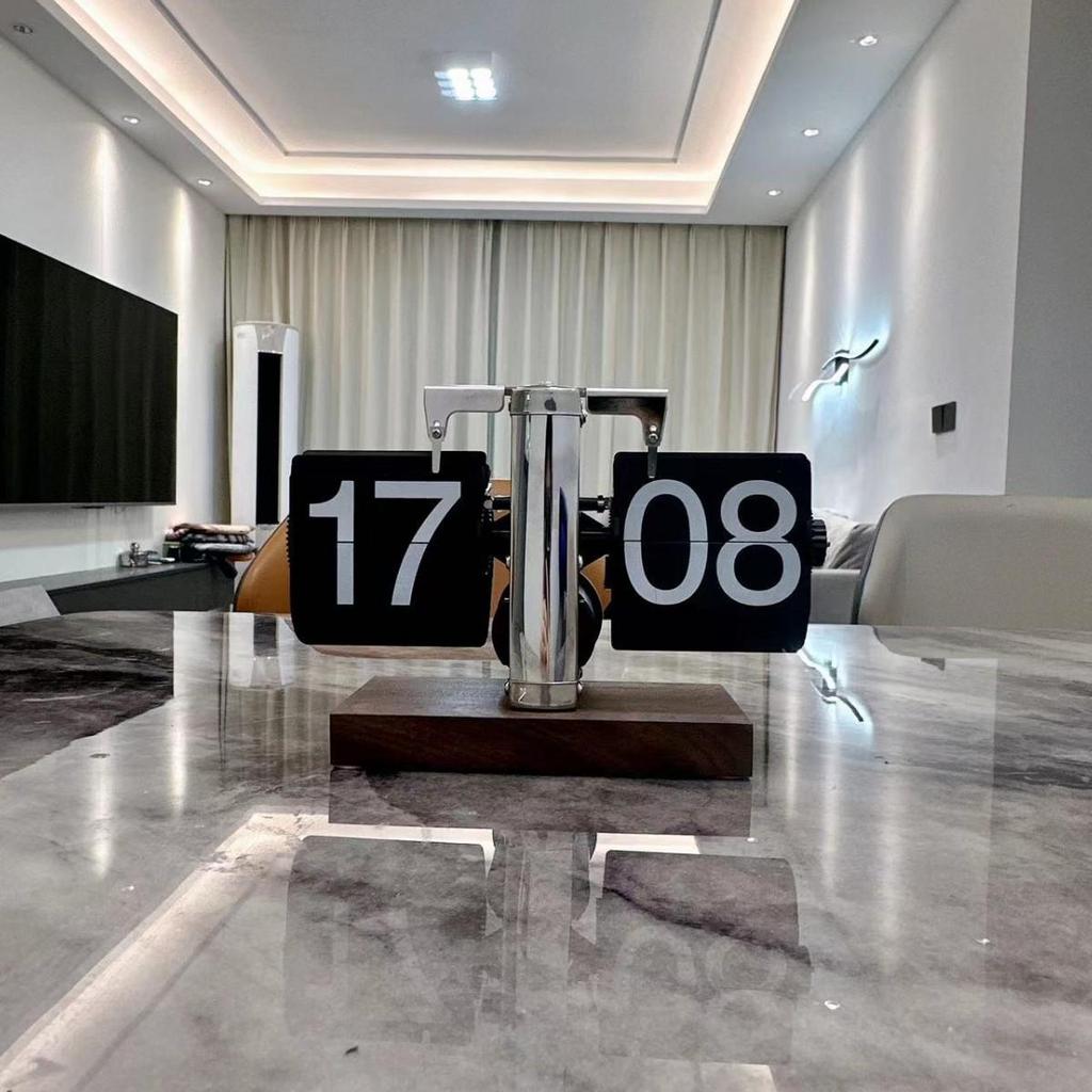 European Retro Flip Clock Table Ornament – Wang Ziru Style