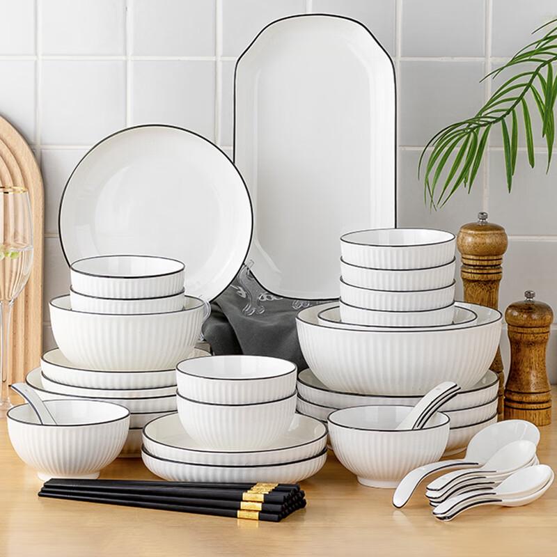 

Chinese Ceramic Dinnerware Set