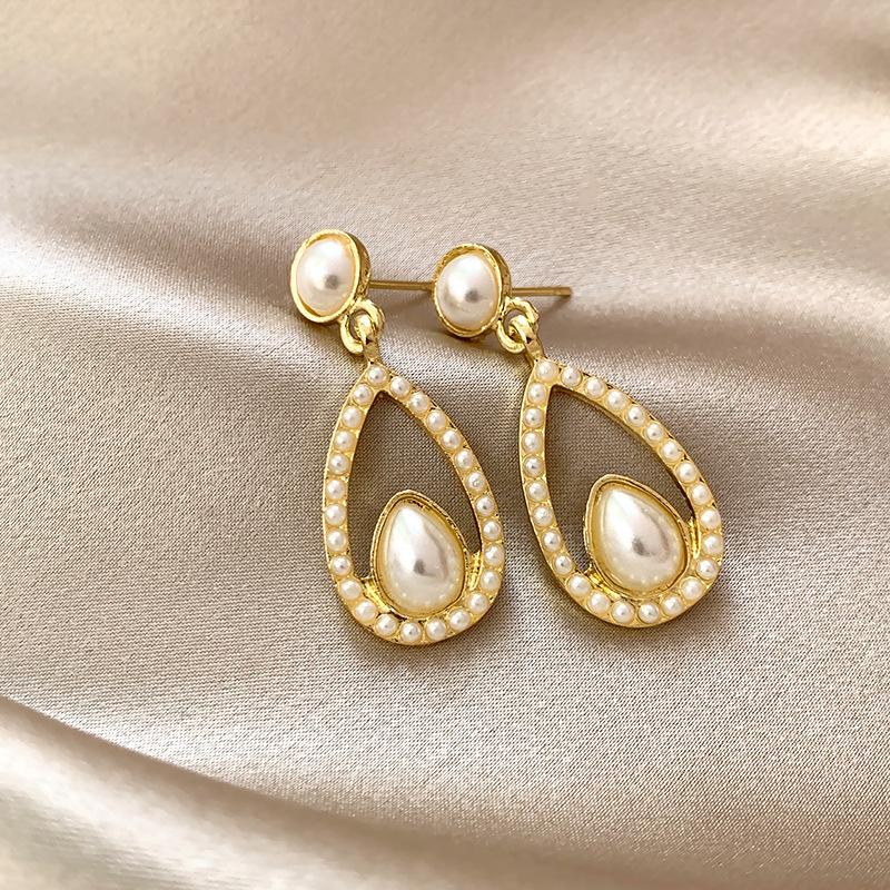 

Pinkdudu Zinc Alloy Stud Earrings Fashion Elegant Plastics Hollow Out Earrings Gold Plated Jewelry PD2219 M золотой