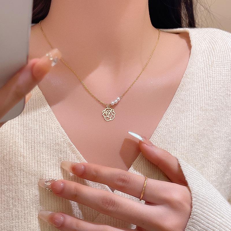 „Trendový špičkový perlový náhrdelník: Všestranný klíční řetízek z titanové oceli pro ženy"