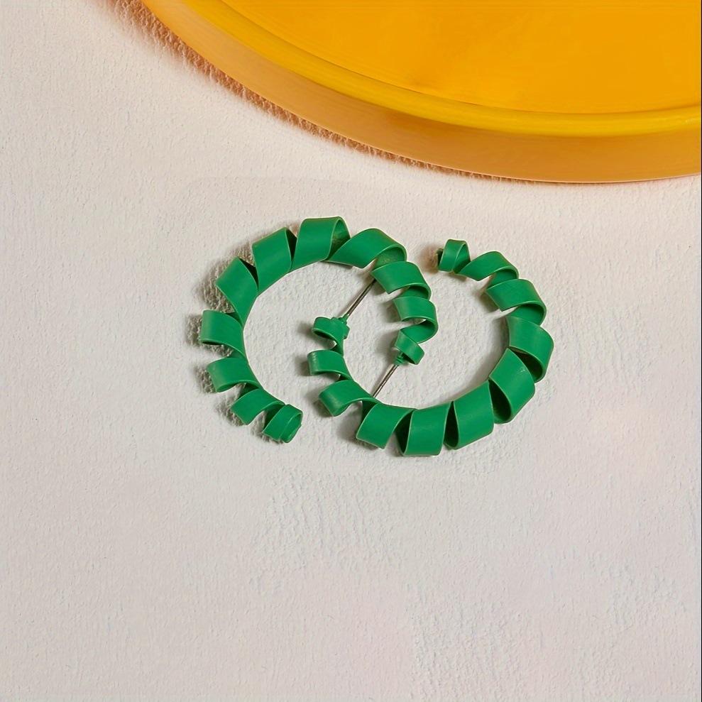 A pair of solid color spiral curl shaped earrings suitable for ladies and girls party vacation New Year gift