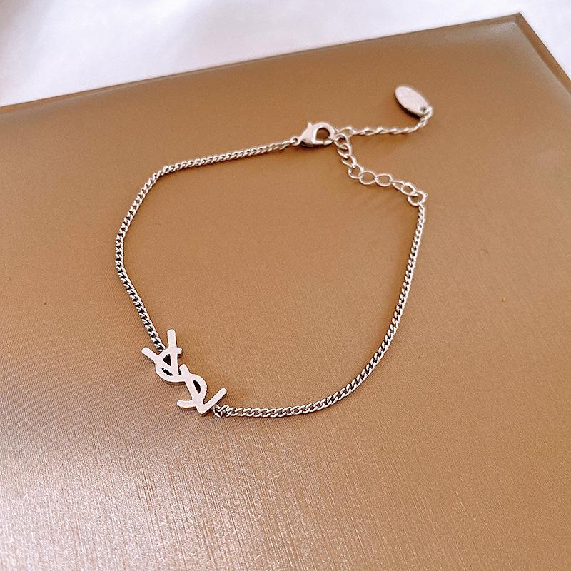 Light Luxury Letter Pendant Necklace Temperament Personalized Collarbone Chain Simple Commuter Item Decoration