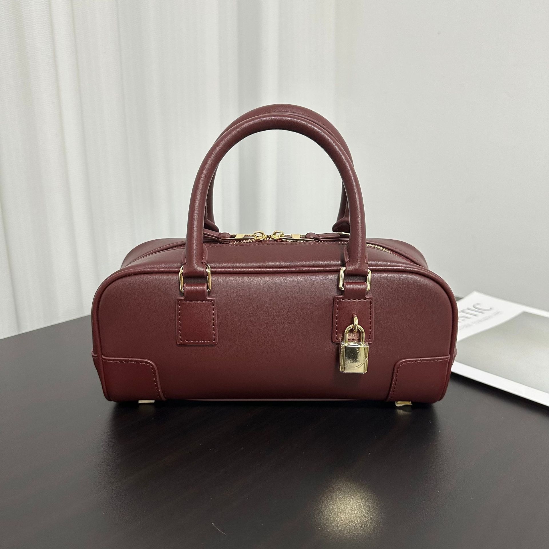 

Сумка для боулинга из натуральной кожи для женщин 2025 года, новая универсальная сумка-подушка Boston, сумка для поездок на работу через плечо 23x11x10cm чёрный