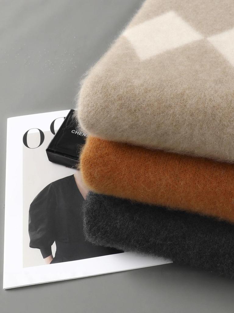 Men's Diamond Pattern Wool Sweater - Color Block Round Neck Pullover for Autumn & Winter.